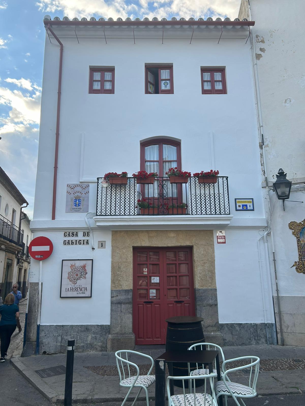 Fachada de La Herencia by El Pisto